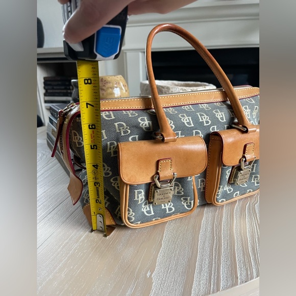 Dooney & Bourke| Tan & Gray Logo Satchel with Double Pocket Lockā¢ā¢ā¢Y2k style - Picture 16 of 17